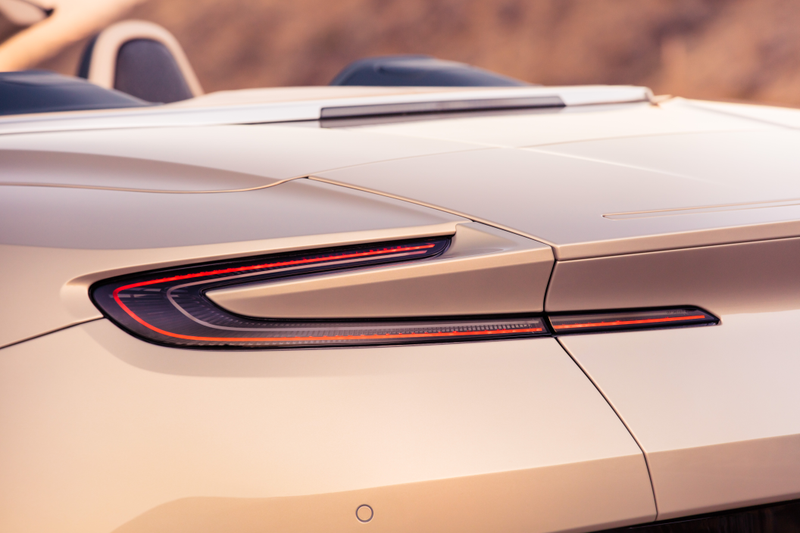 Illustration for article titled The 2018 Aston Martin DB11 Volante Looks Amazing Without A Roof